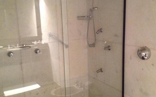 Carlton Hotel