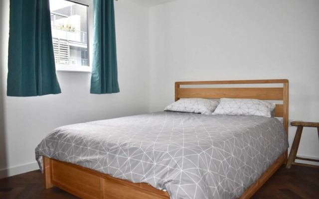 Central 2 Bedroom Modern Apartment