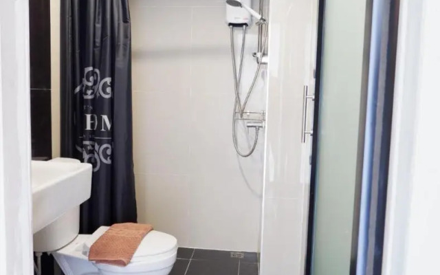 IZEN Budget Hotel & Residences (Plus)
