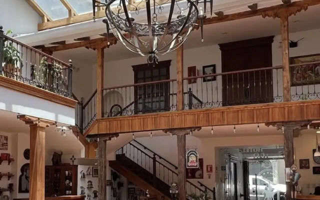 Hotel & Suites El Quijote
