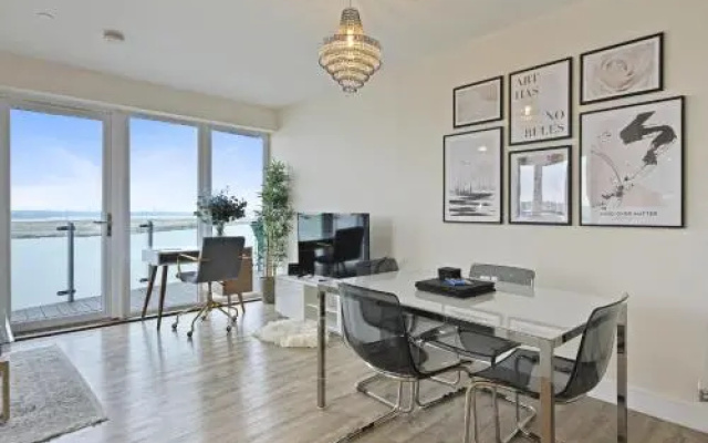 Pier Apartment 3