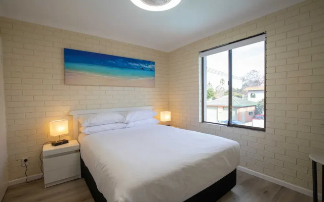 Charming 2-bed Apartment With Bay Views