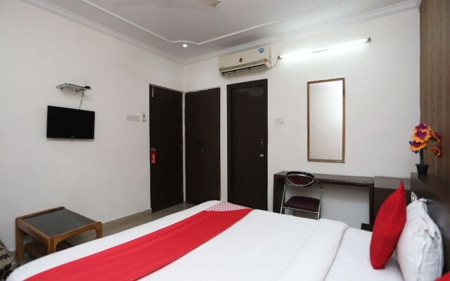 Oyo 23428 Royal Regency