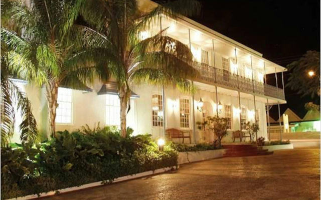 Savannah Beach Club Hotel