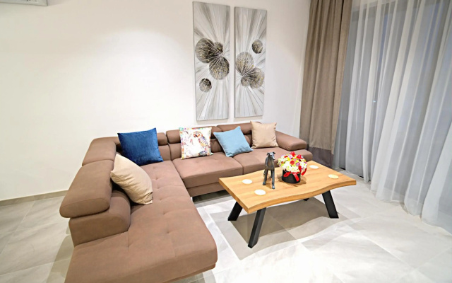 Golden Tree Apartment