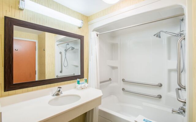 Holiday Inn Express Hotel & Suites Brattleboro by IHG