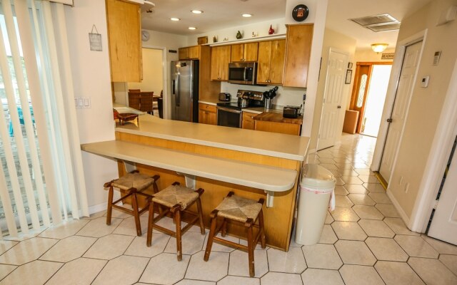 250 Albatross St. - M