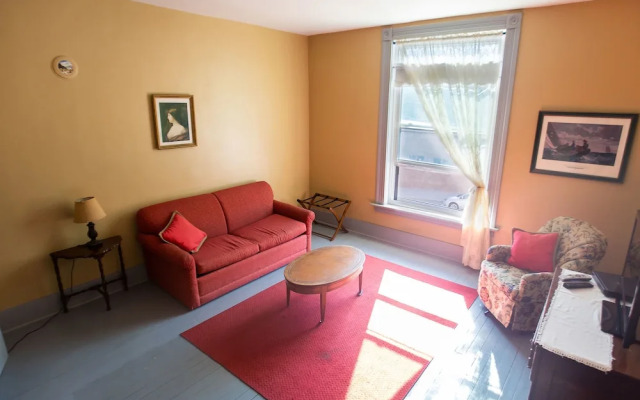 Victor Hotel