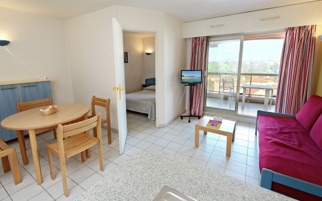 Studio 300 Meters Away From the Lively Beach of Golfe-juan