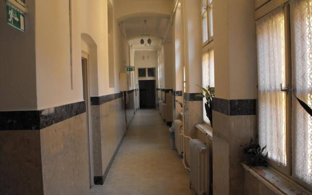 Season Hostel 2