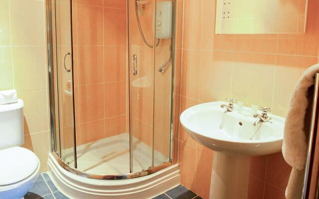 OYO Lamphey Hall Hotel