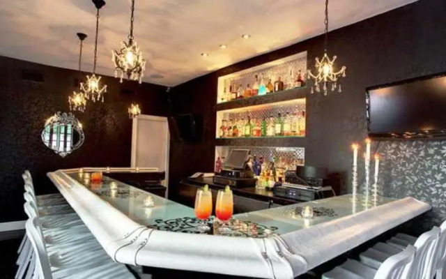Dorchester Miami Beach Hotel & Suites