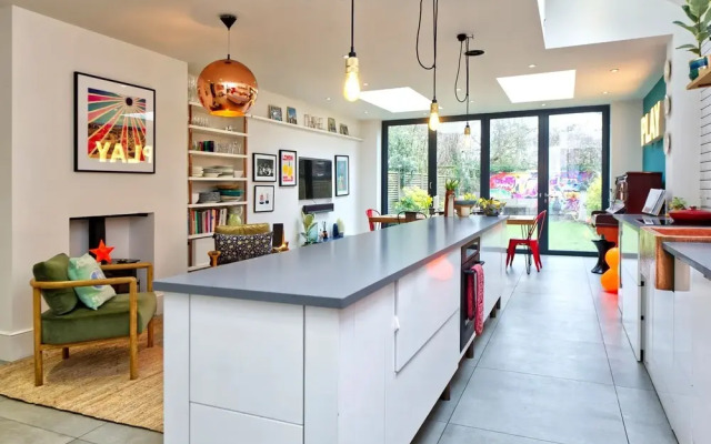 4 Bedroom House, Barnes