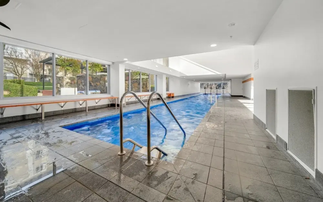 Stylish 1-bed Flat With Pool, BBQ & Sauna Access