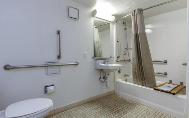 Motel 6 Phoenix - Northern Avenue