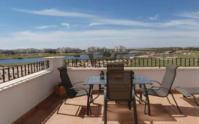 Lovely Apartment Overlooking Golf Course Lake - AO21622