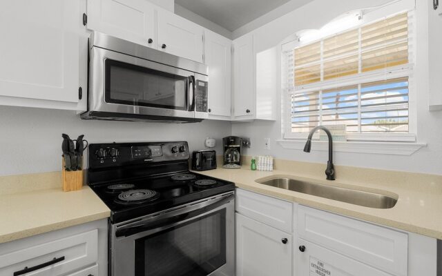 6402 Beach Dr - Seabatical B