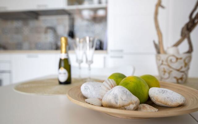 Vera's White Pearl Apartment