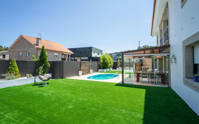 Villa con piscina a pie de playa