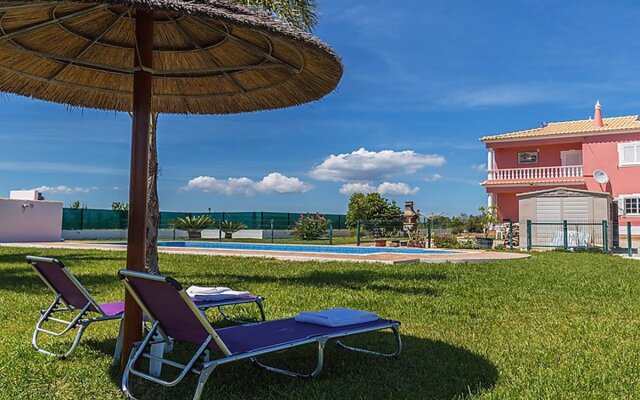 Casa das Amendoeiras