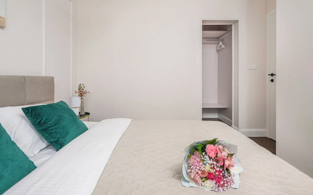 Lumina spacious apartment with parking