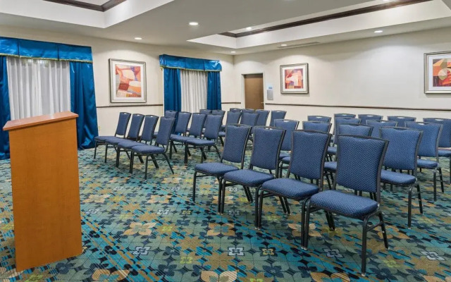 Holiday Inn Express and Suites - Stroudsburg