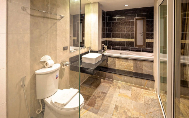 Tanawan Phuket Hotel