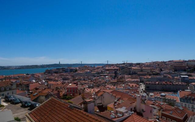 Lisbon Panoramic View -3Bedrs+3Baths+ Balconies+AC