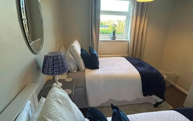 Peak District - 2 Beds - Sleeps 4 - Pet Friendly