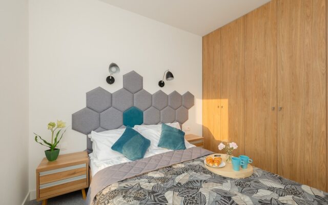 Marynarska Modern Apartment by Renters