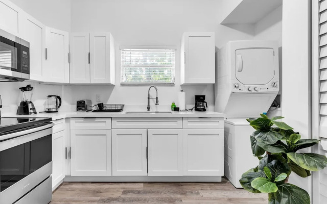 Stylish & Modern 4BD Home