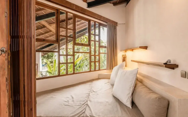Contemporary 2-br Art Deco Villa, 800m to the Beac