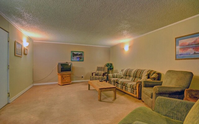 Alpenrose 303 2 Bedroom Condo by RedAwning