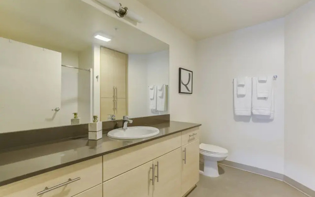 Waterfront Suites near Pike's Place by Barsala