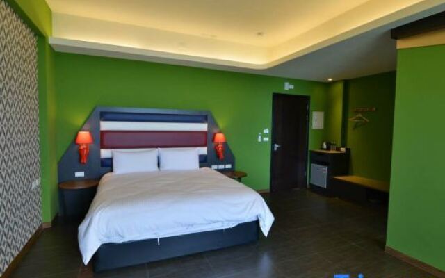 Whitecaps Hostel