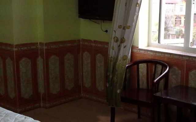 Avi Transit Hotel