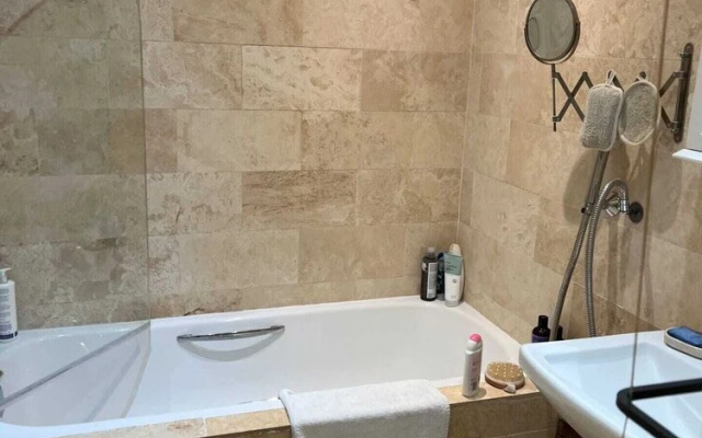 Tranquil 1 Bedroom Apartment With River View