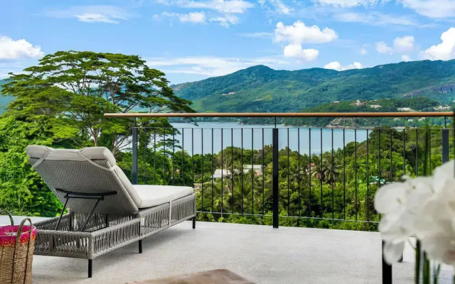 Red Palm Luxury Villas with Private Pools