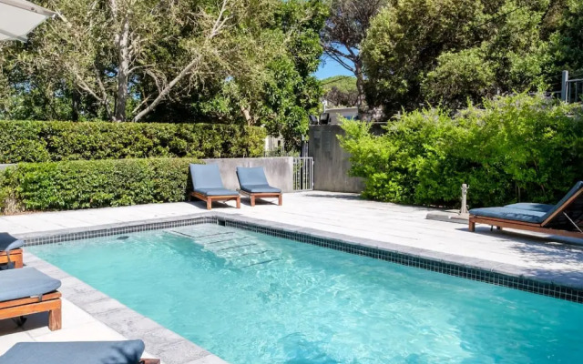 Delightful Rental w Sea Views Vadi Apartment