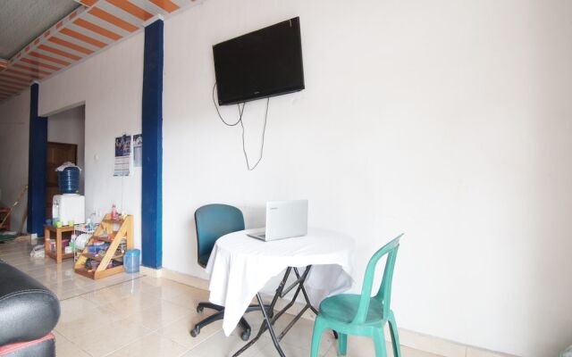 SPOT ON 93378 Lona Guest House SyariahNearScience Park Universitas Riau