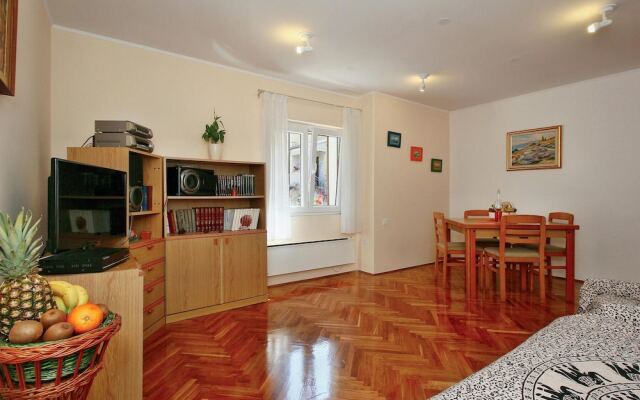 Amazing Home in Novigrad With Wifi and 2 Bedrooms