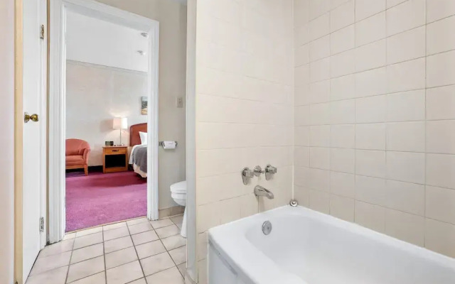 Royal Inn and Suites at Guelph