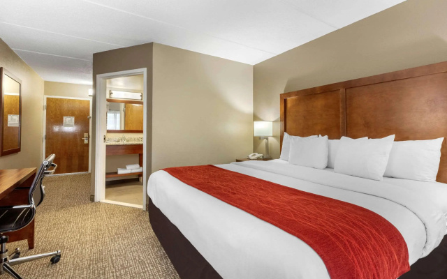 Comfort Inn & Suites Hamilton Place