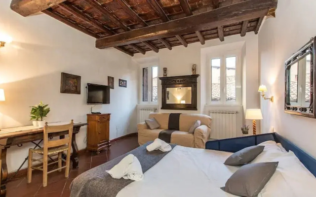 Rental in Rome Scala Studio