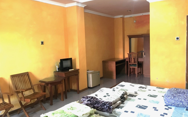 Hotel Alami near Alun-Alun Klaten by ZUZU – Guest Rooms – Klaten