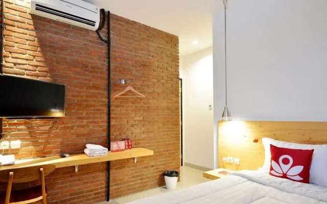 ZEN Rooms Near Mall Buaran