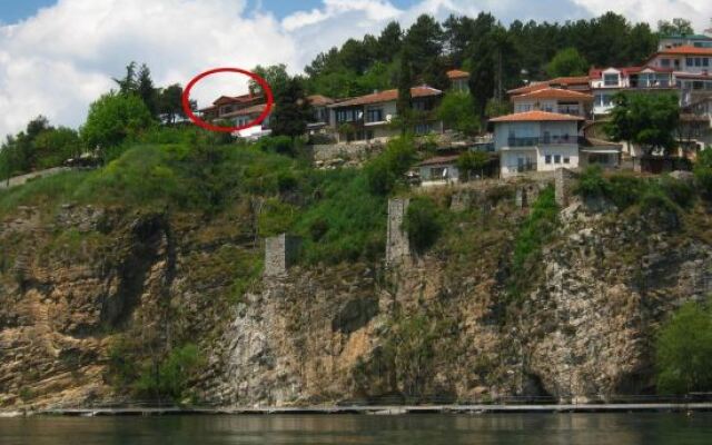 Bache Apartments