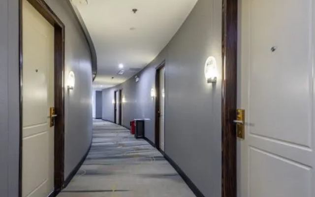Fengsheng Hotel (Guangzhou Panyu Chimelong Zoo North Gate)