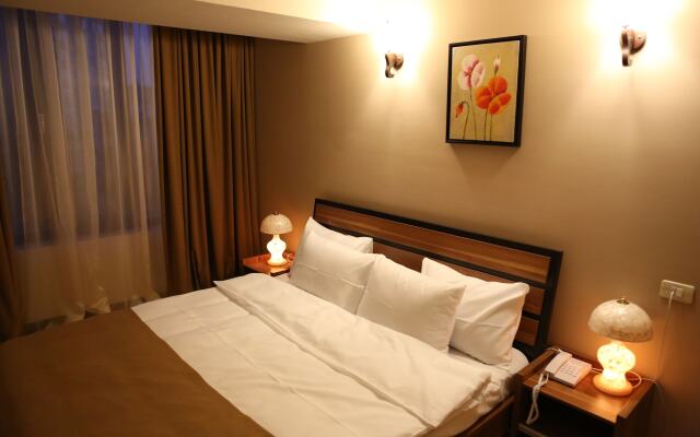 New Nairi Hotel