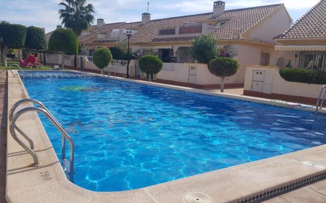 Cabo Roig ✓3 BDR sleeps 5✓Pool View✓Family Friendly ✓Walking Distance to Amenities & Beach